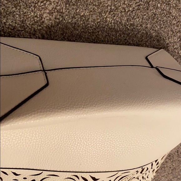 Tote - Picture 5 of 5